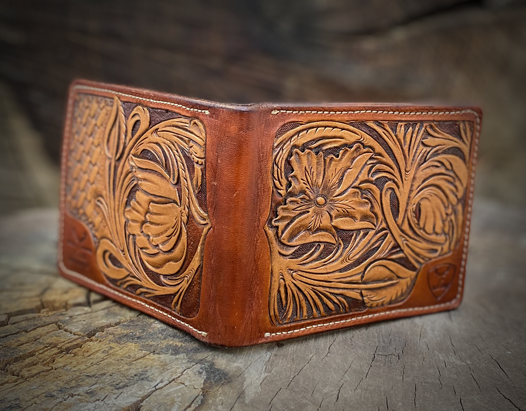 Cartera de cuero hecha a mano con flores talladas - Estilo clip para billetes