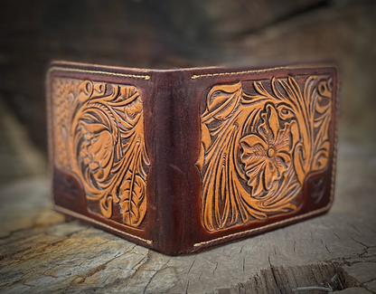 Cartera de cuero hecha a mano con flores talladas - Estilo clip para billetes